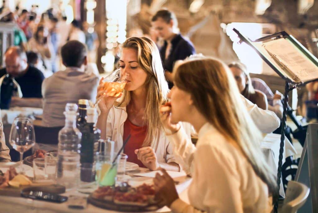 people dining in a restaurant.