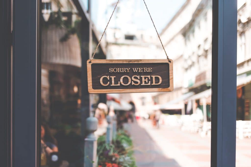 closed sign hanging on business door